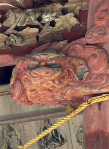 日吉八幡神社拝殿向拝柱木鼻（右）