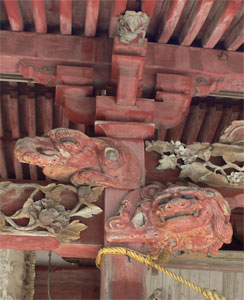日吉八幡神社拝殿向拝柱木鼻（左）