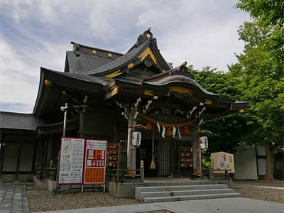 秋田市牛島西の三皇熊野神社拝殿