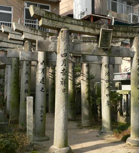 櫛田神社境内の鳥居