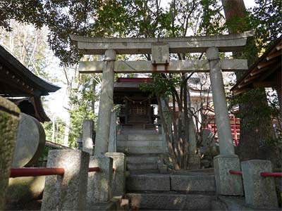 桐生市美和神社境内の松尾羅神社