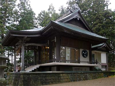 一関市釣山の八幡神社社殿