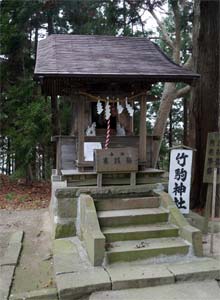 一関市釣山の八幡神社境内の竹駒神社