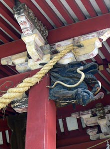 尾崎神社拝殿向拝（右）