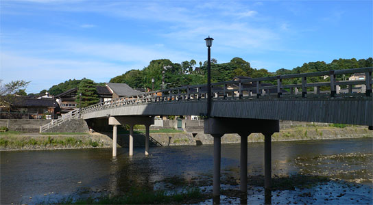 浅野川に架かる梅の橋