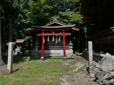 大町市の竃神社境内の飯縄神社