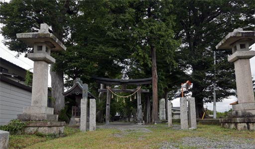 松本市島立の沙田神社参道と二の鳥居