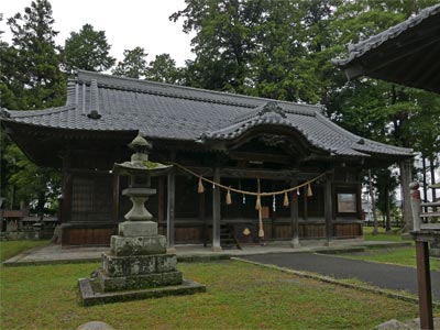 松本市島立の沙田神社拝殿
