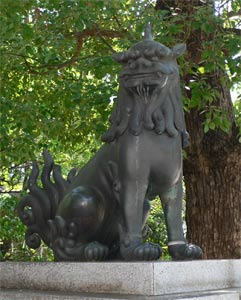 大阪御霊神社参道狛犬（吽像）