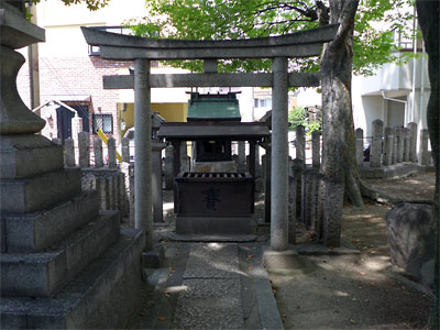 神須牟地神社境内の農神社