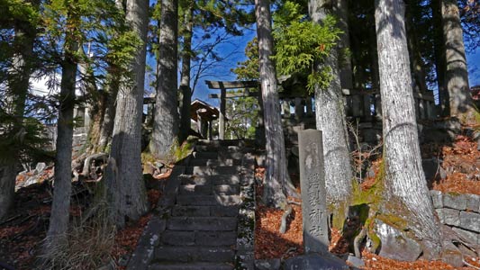 日光の磐裂神社参道入り口