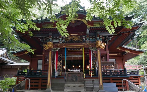 東京都北区岸町の王子稲荷神社拝殿正面