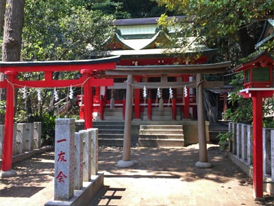 御田八幡神社境内の五光稲荷神社と御嶽神社