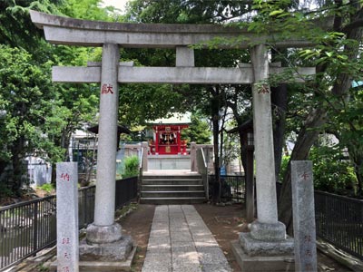 富岡八幡宮境内の七渡神社と粟島神社