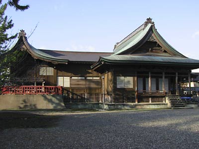 直江津の八坂神社社殿