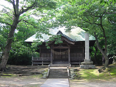 新崎の諏訪神社拝殿