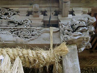 福井神社拝殿の彫刻