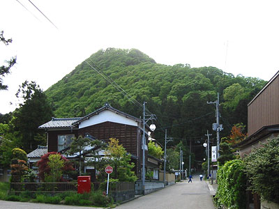 岩室神社と松ケ岳