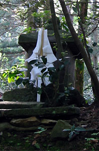 乙子神社御神廟の石祠