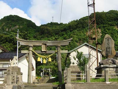 名立小泊の日前神社