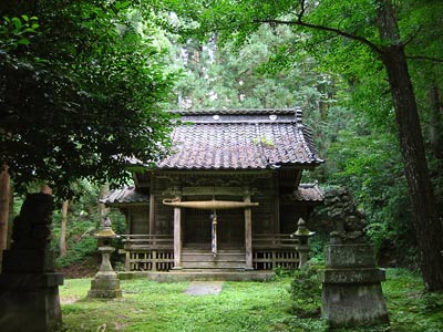 矢田の諏訪社拝殿正面
