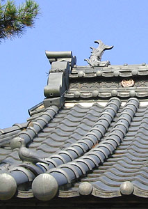 茨島神明社の屋根