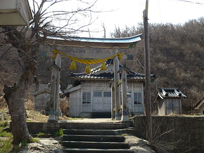 佐渡藻浦の順徳皇神社