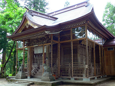 栃堀の巣守神社拝殿