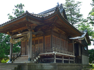西萱場の諏訪神社社殿
