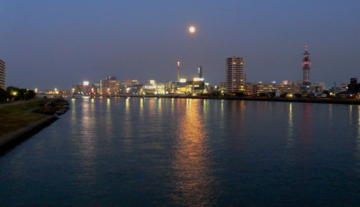 昭和大橋から眺める夜の万代シテイ