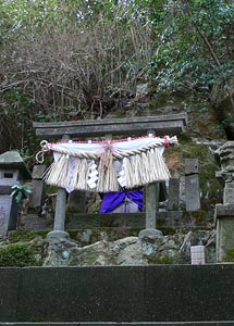 湯神社の祠