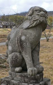 金北山神社狛犬（左）