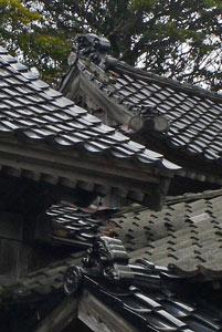 小平神社拝殿の屋根