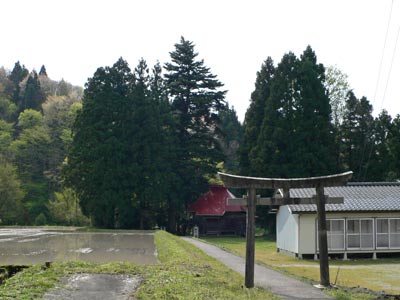 村松町蛭野の諏訪神社遠景