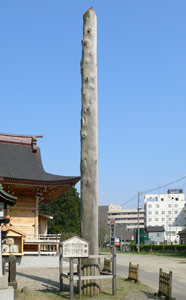 諏訪大社秋宮から贈られた御柱