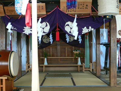 須賀神社拝殿内部