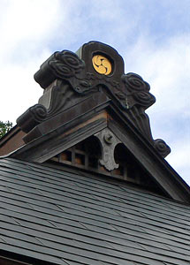 東四ツ屋諏訪神社社殿の屋根