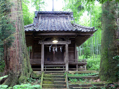 柳沢の諏訪神社社殿正面