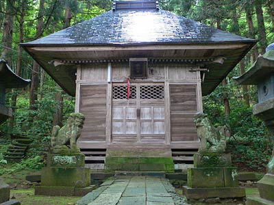 三条市上野原の諏訪社拝殿