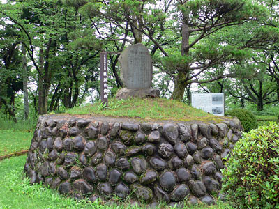永明寺山の日食観測記念碑
