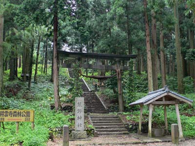 村上市門前の熊野神社参道入口