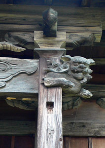 稲荷神社向拝柱の彫刻