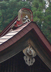 茗荷沢の諏訪神社社殿屋根