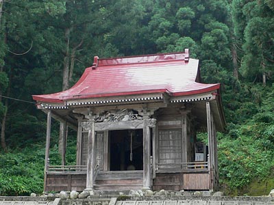石川雲蝶の作と伝えられる十二神社社殿