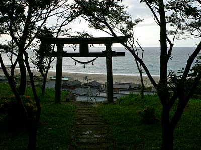 村上市岩崎の諏訪神社境内からの眺望