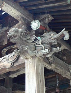 六日町の八坂神社向拝彫刻
