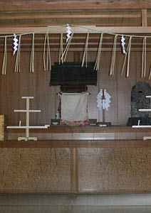 釣浜の稲荷神社拝殿内部
