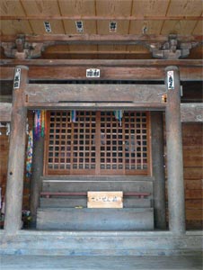 関川村高田の神明社拝殿内部
