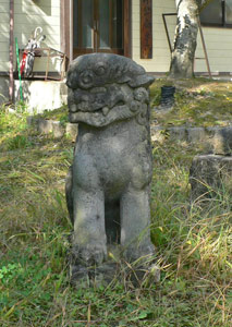 顕見崎神社狛犬（吽形）