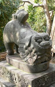 羽黒神社狛犬（吽形）